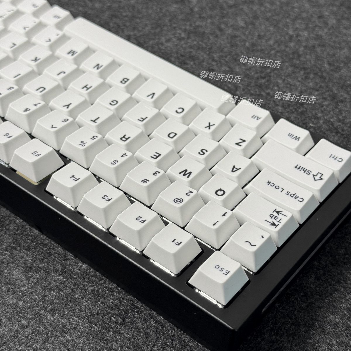 Set Completo di Tasti Minimali - Gaming Keyboard Bundle recensione e prezzo